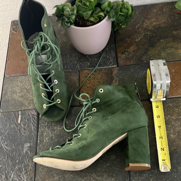 Green Vegan Suede Lace-Up Ankle Boots used once size 8 - Picture 1 of 7
